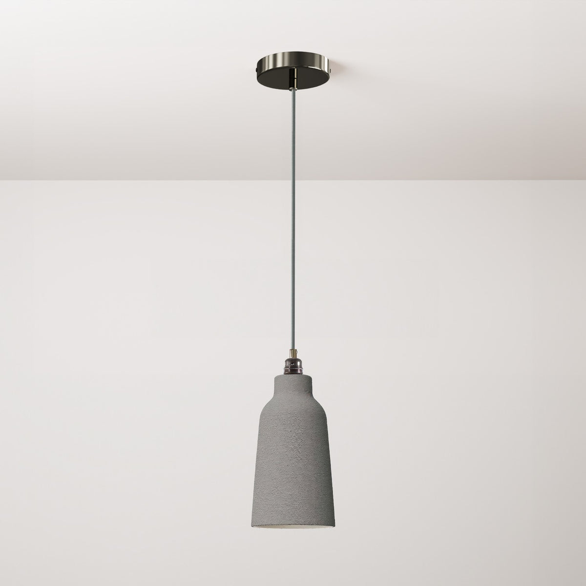 Lampada a sospensione completa di cavo tessile, paralume Bottiglia in ceramica e finiture in metallo - Effetto cemento