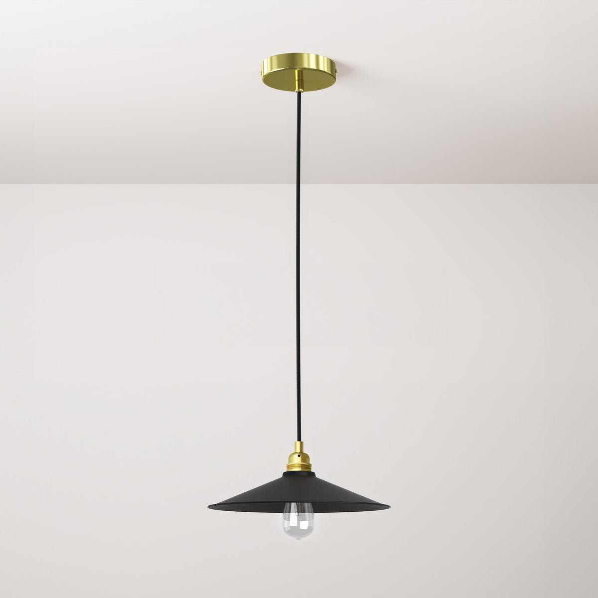 Lampada a sospensione completa di cavo tessile, paralume Swing e finiture in metallo - Nero