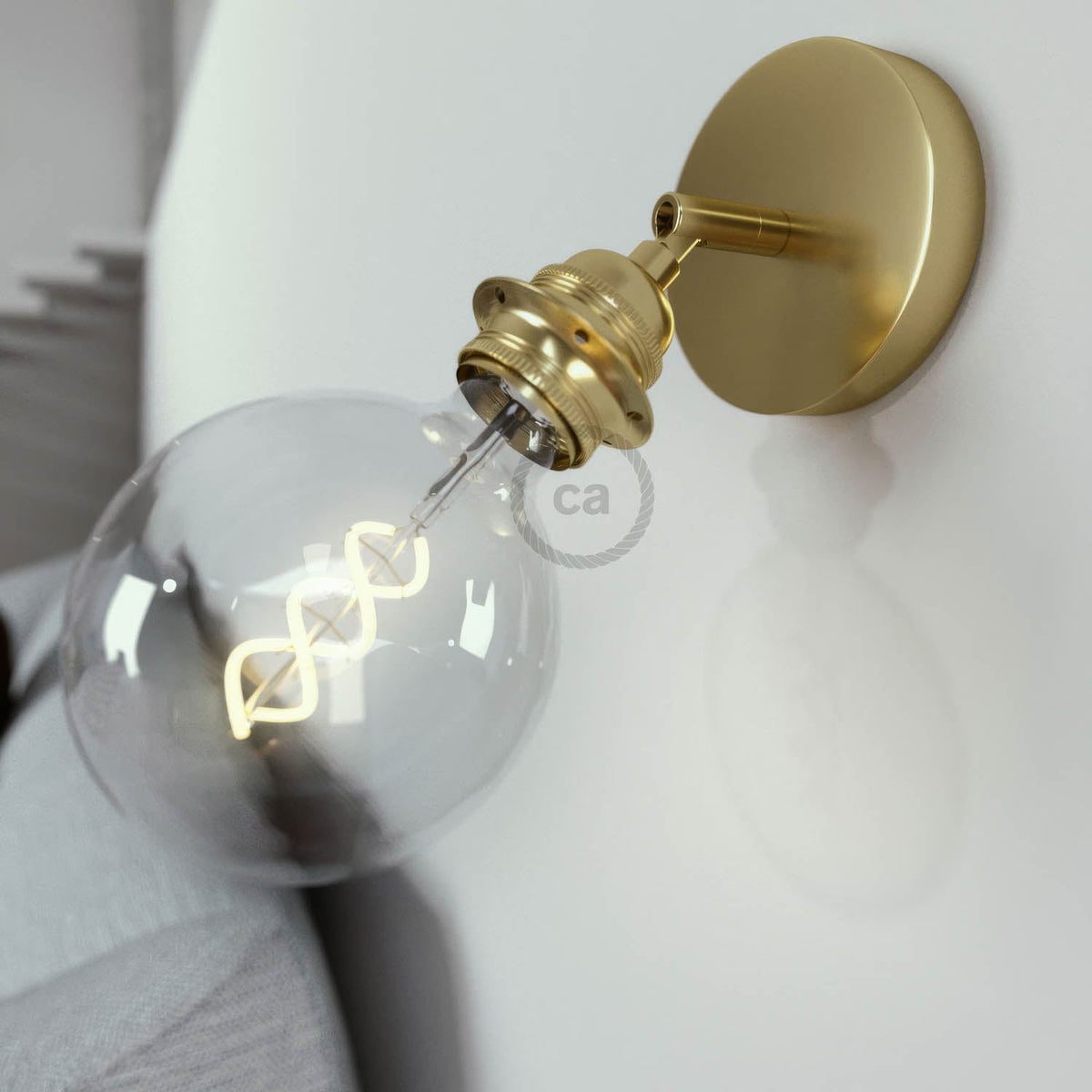 Fermaluce Metallo 90° con portalampada filettato E27, punto luce in metallo orientabile - Ottone