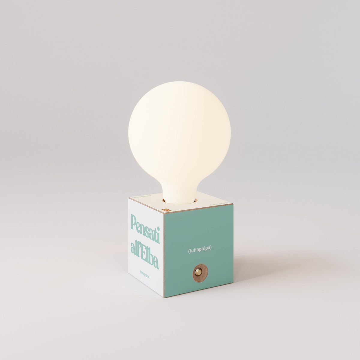 Lampada a batteria Cabless03 "Pensati all’Elba" con lampadina globo effetto porcellana - Tuttapolpa