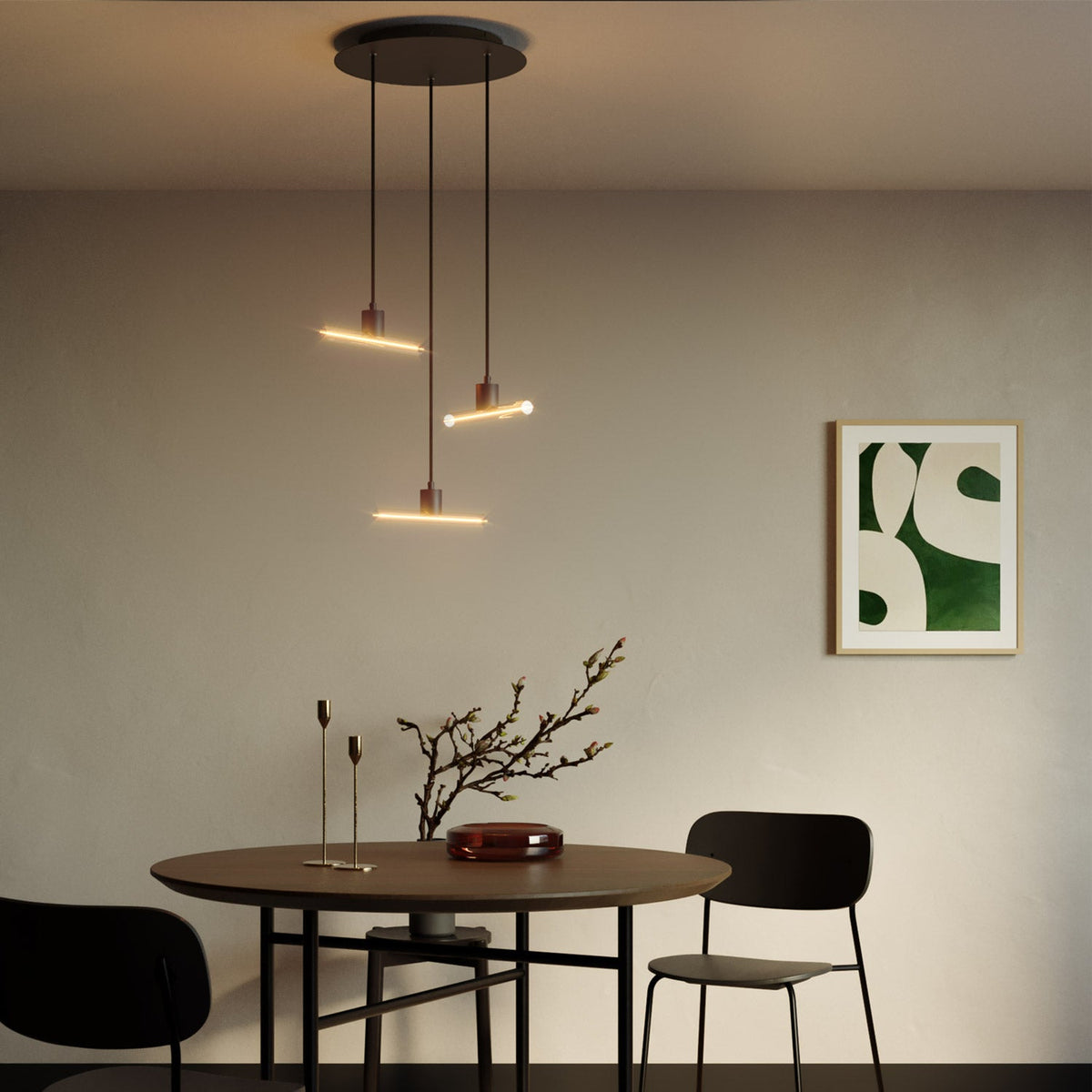 Lampada a sospensione a 3 cadute asimmetriche esse14 con Rose-One completa di cavo tessile e finiture in metallo - Nero