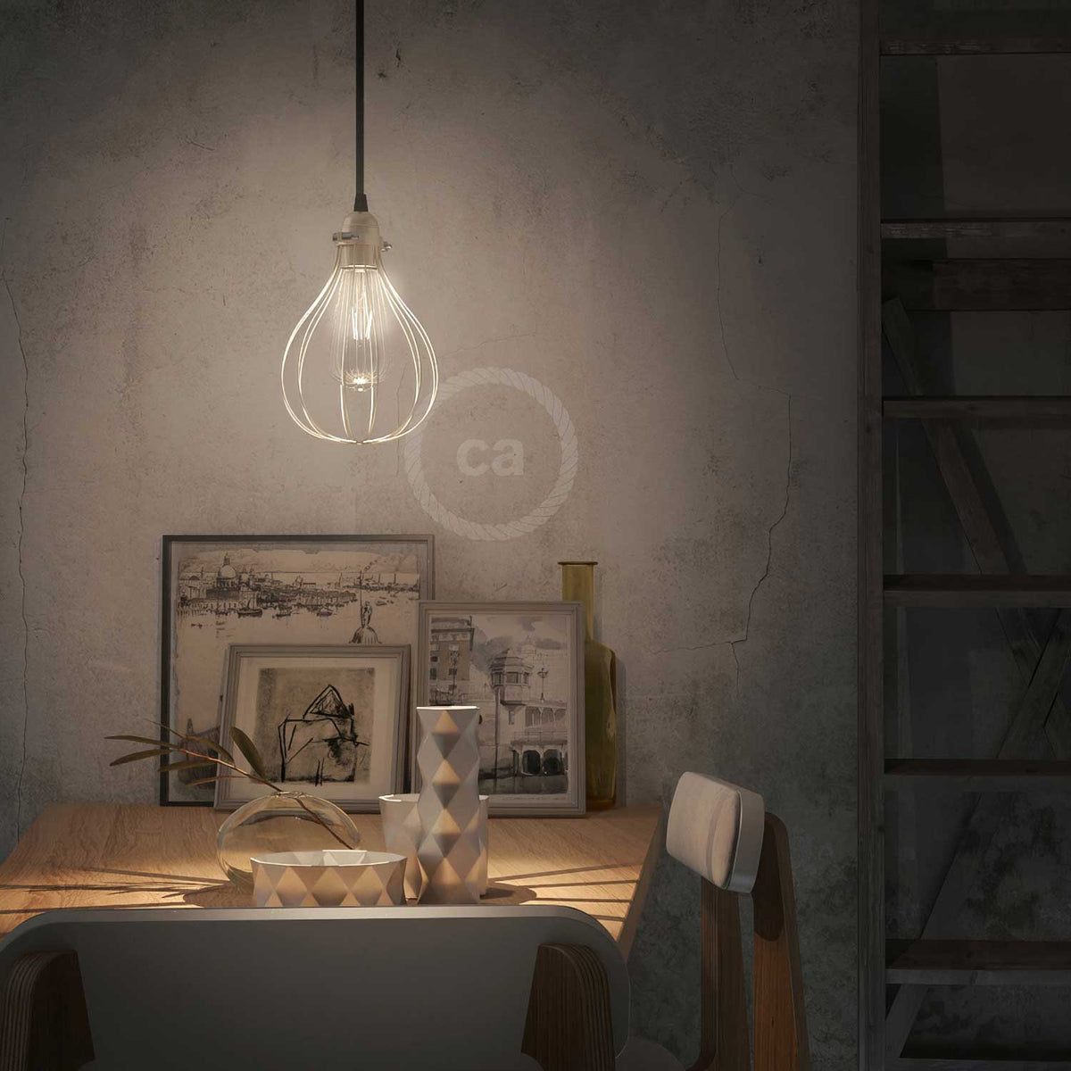Lampada a sospensione completa di cavo tessile, paralume gabbia Drop e finiture in metallo - Ottone