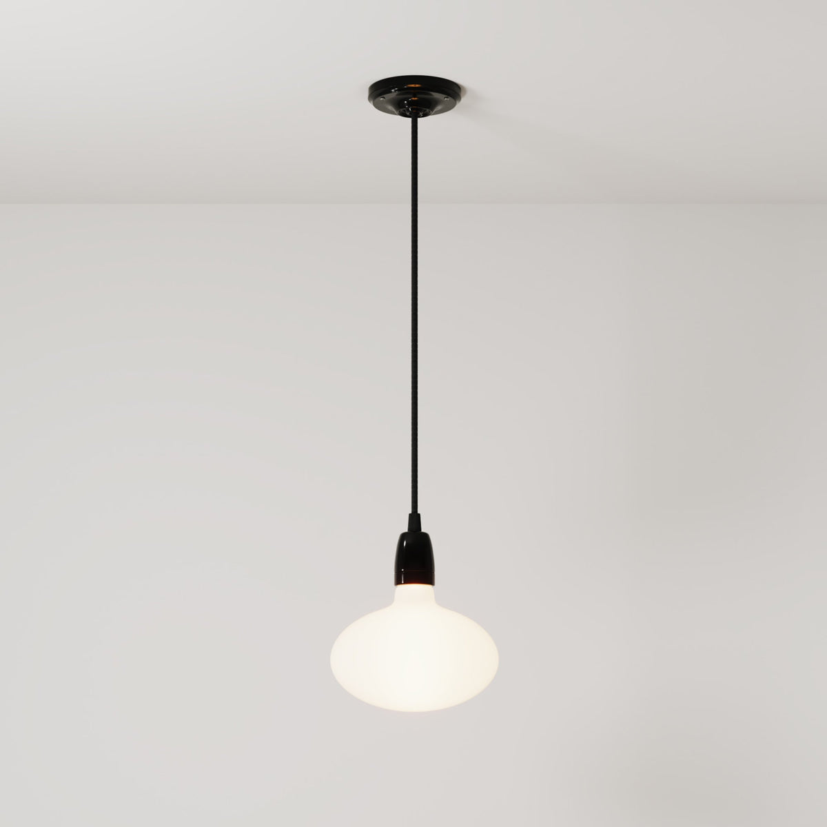 Lampada a sospensione con finitura in porcellana con lampadine LED Ellipse effetto porcellana - Nero