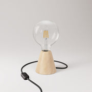 Lampada da tavolo con base in ontano, lampadina trasparente, cavo RM04 e spina EU