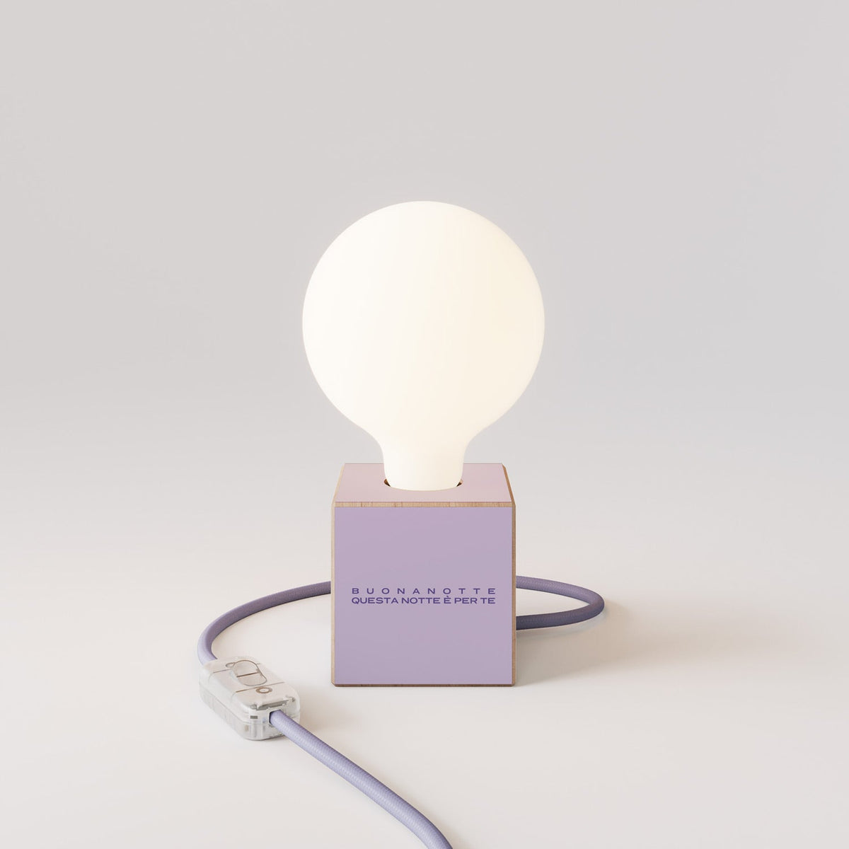 Lampada da tavolo Cubetto "Buonanotte fiorellino" con lampadina globo effetto porcellana - Santomanifesto