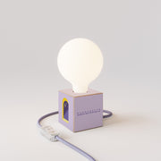 Lampada da tavolo Cubetto "Buonanotte fiorellino" con lampadina globo effetto porcellana - Santomanifesto