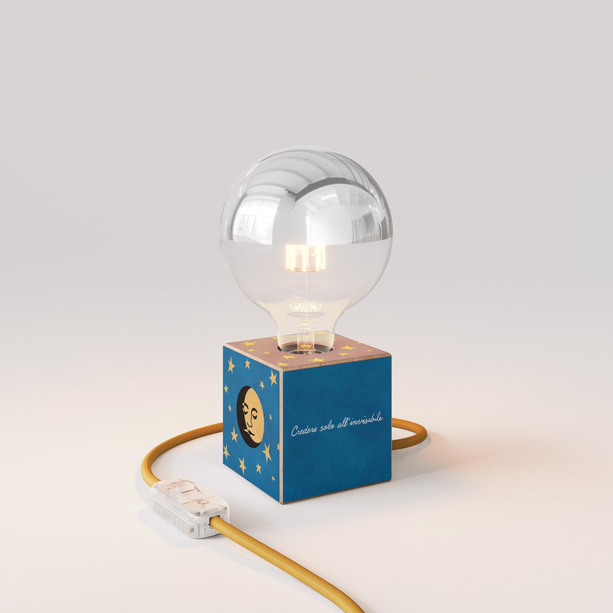 Lampada da tavolo Cubetto "La luna" con lampadina globo mezza sfera argento - Santomanifesto