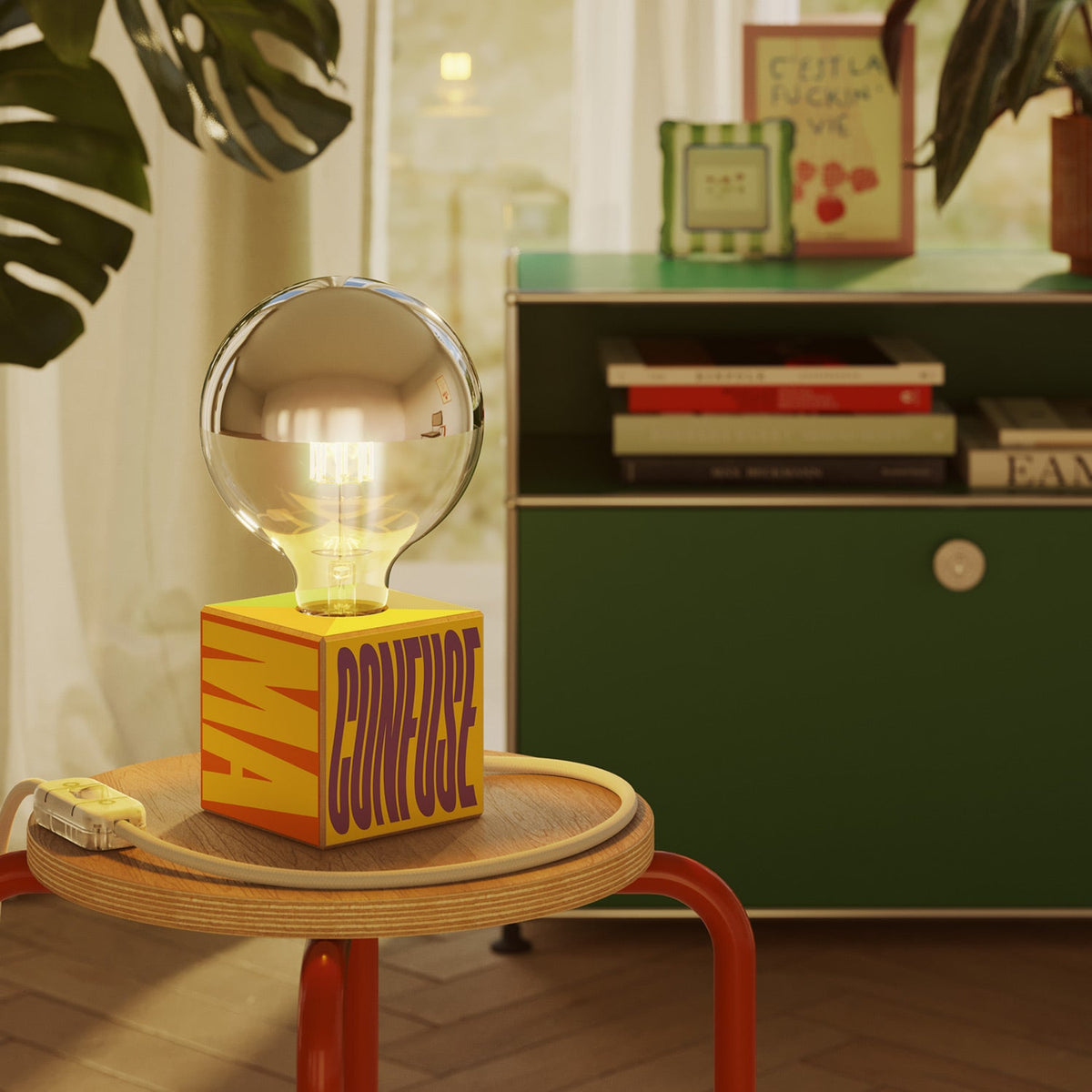 Lampada da tavolo Cubetto "Poche idee ma confuse" con lampadina globo mezza sfera argento - Santomanifesto