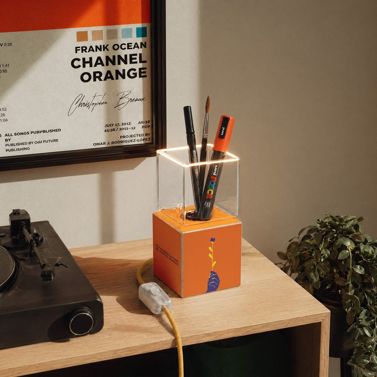 Lampada da tavolo Cubetto "Può nascere un fiore" con lampadina Ghost - Santomanifesto