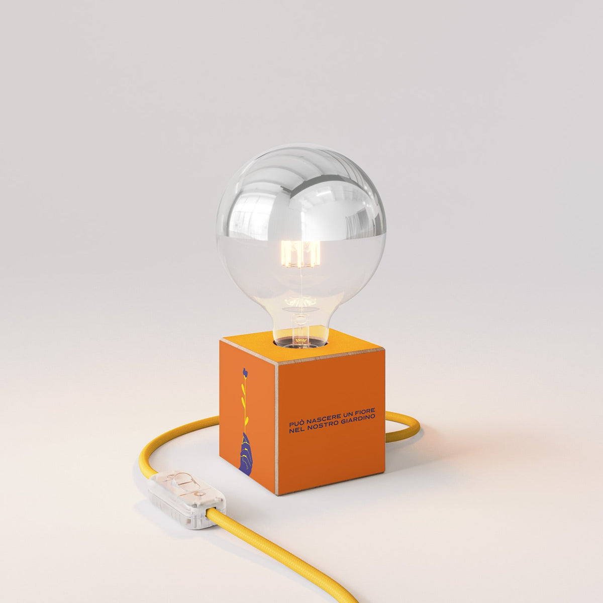 Lampada da tavolo Cubetto "Può nascere un fiore" con lampadina globo mezza sfera argento - Santomanifesto