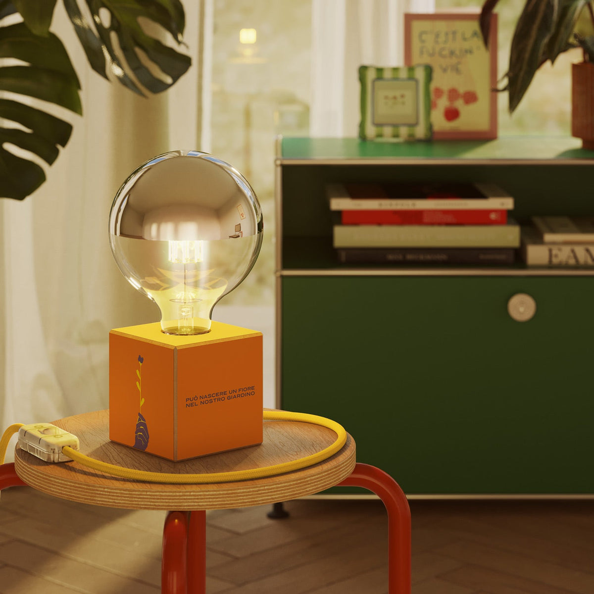 Lampada da tavolo Cubetto "Può nascere un fiore" con lampadina globo mezza sfera argento - Santomanifesto