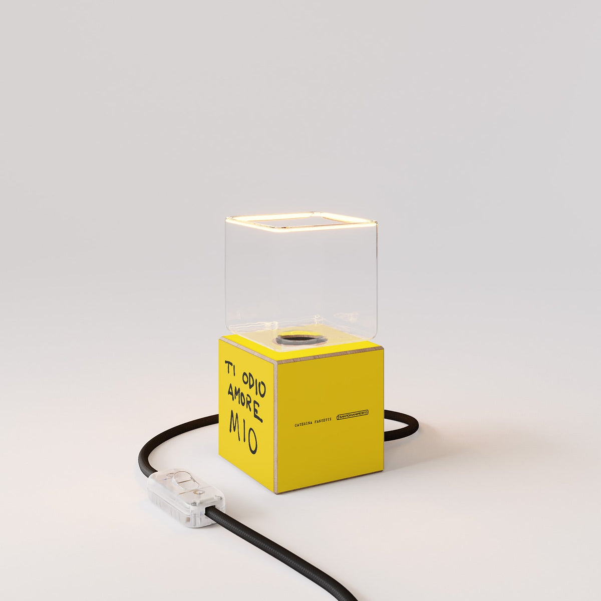 Lampada da tavolo Cubetto "Ti odio amore mio" con lampadina Ghost - Santomanifesto
