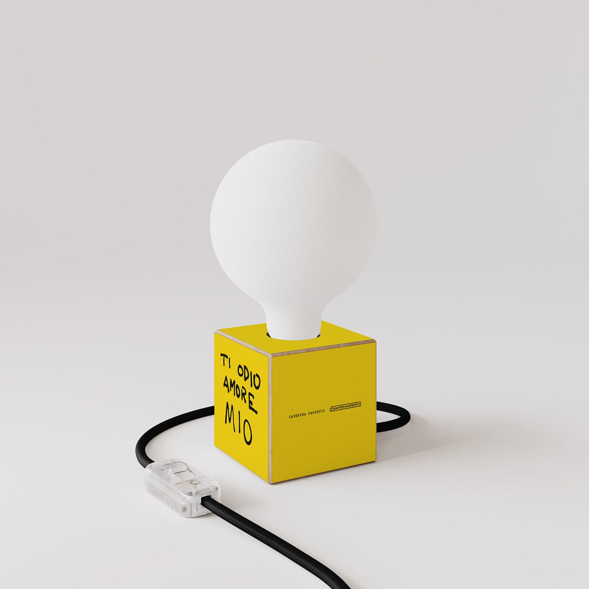 Lampada da tavolo Cubetto "Ti odio amore mio" con lampadina globo effetto porcellana - Santomanifesto