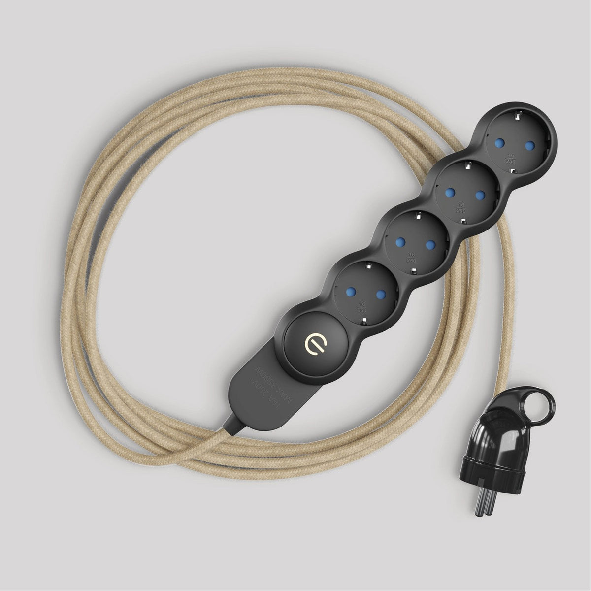 Multipresa tedesca con cavo in juta di colore neutro e spina Schuko con anello comfort Nero