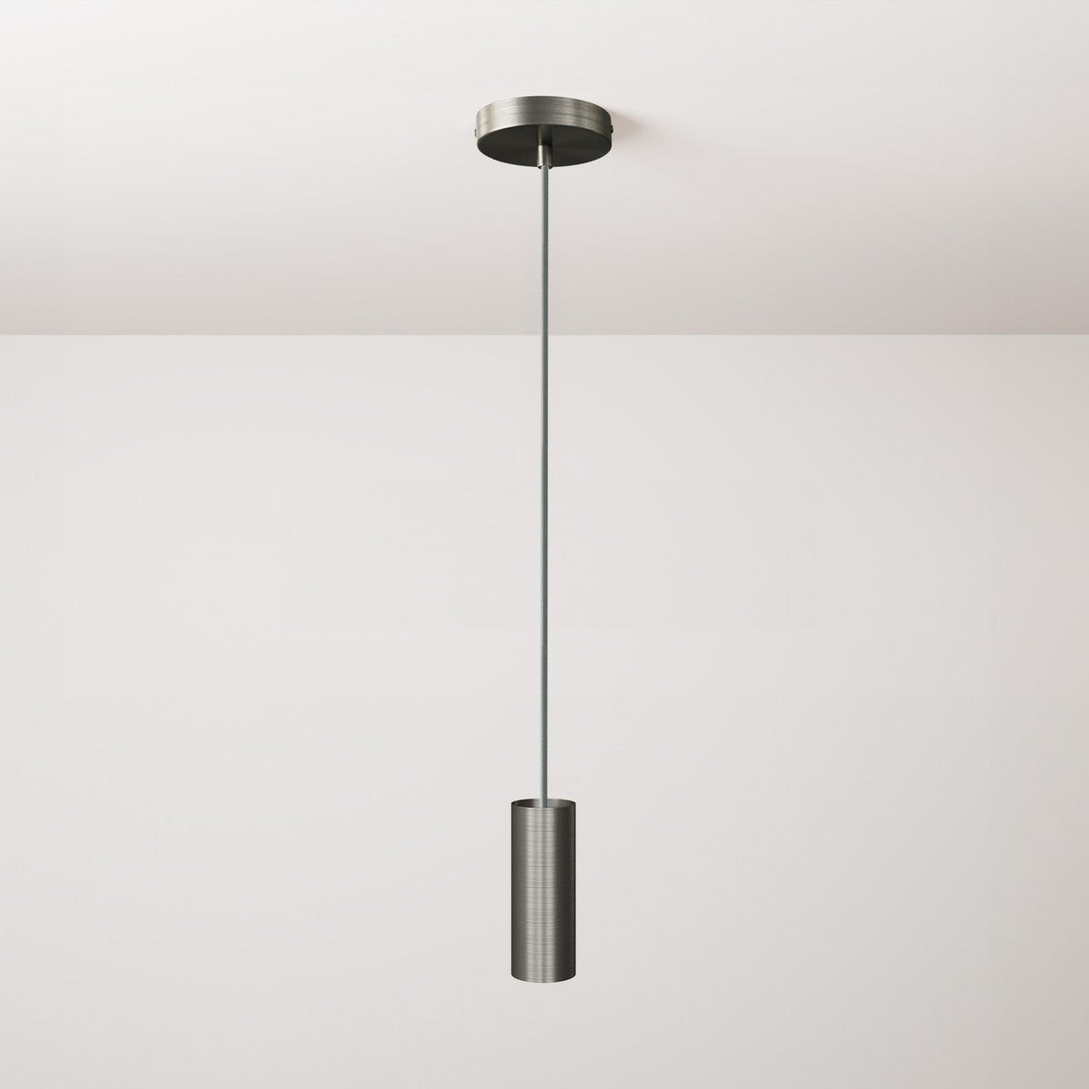 Lampada a sospensione completa di cavo tessile, paralume Tub-E14 e finiture in metallo - Titanio satinato